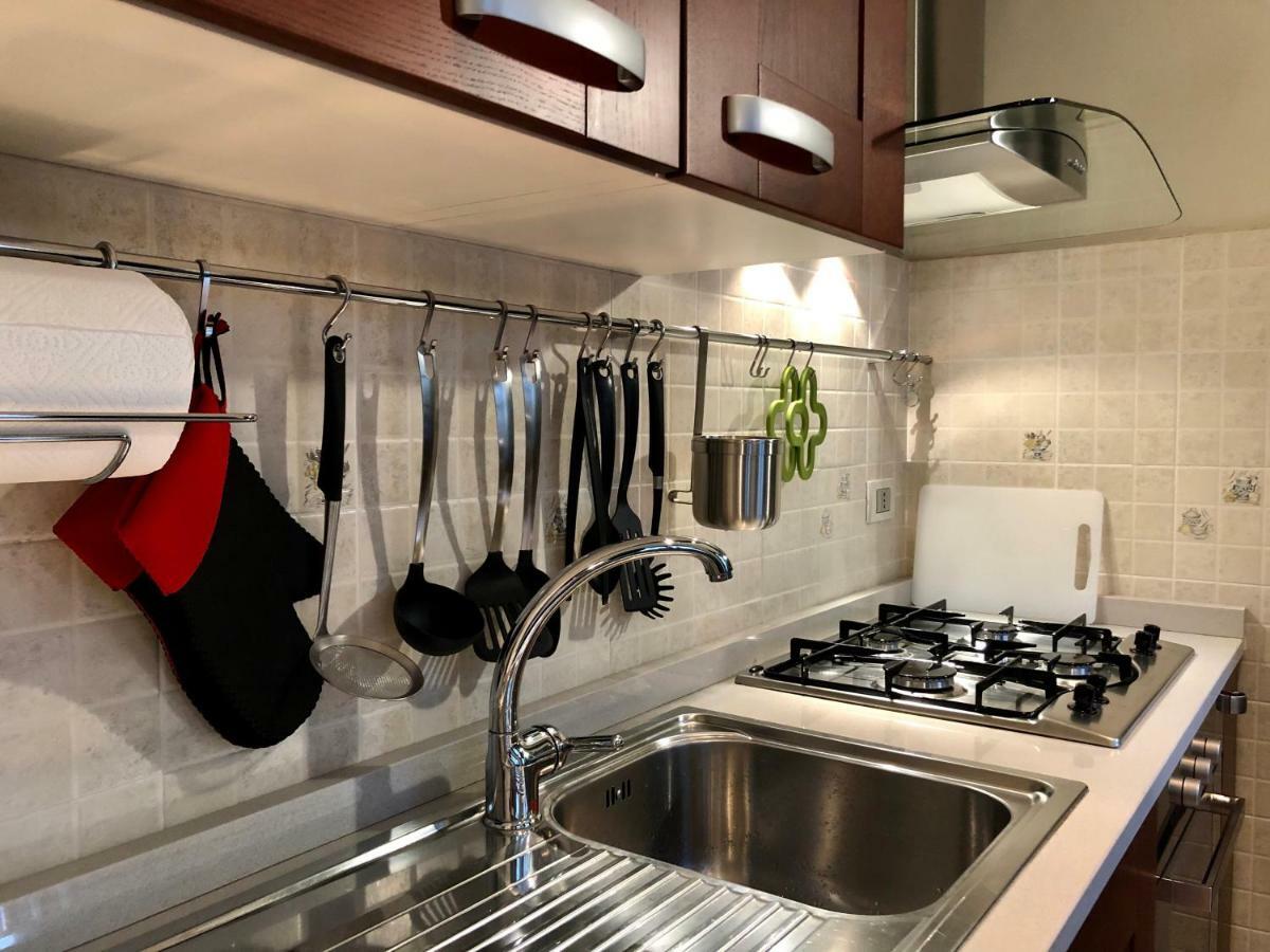 La Via Degli Artisti Apartment Арона Екстериор снимка