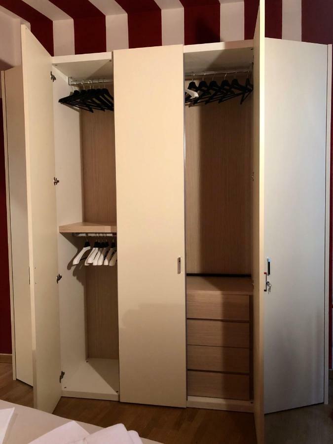 La Via Degli Artisti Apartment Арона Екстериор снимка