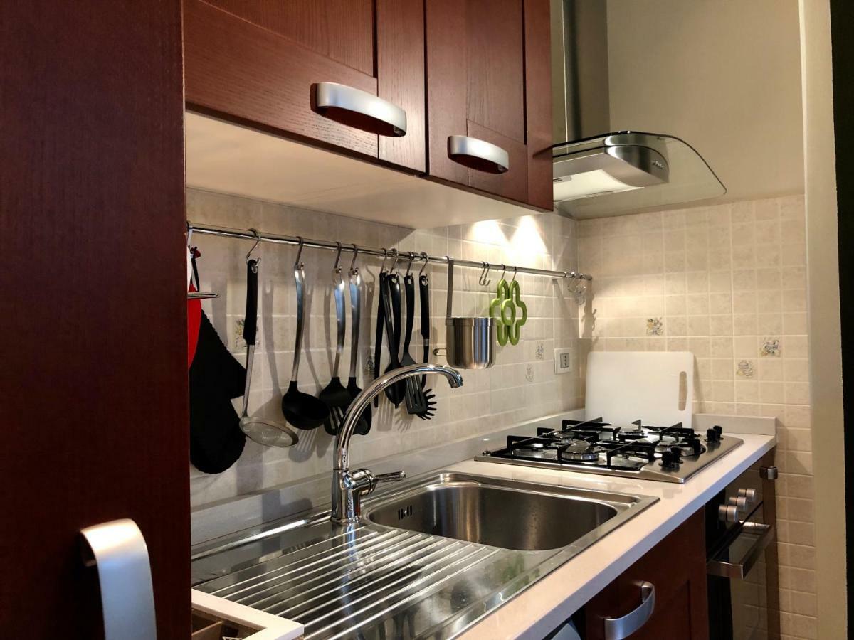 La Via Degli Artisti Apartment Арона Екстериор снимка